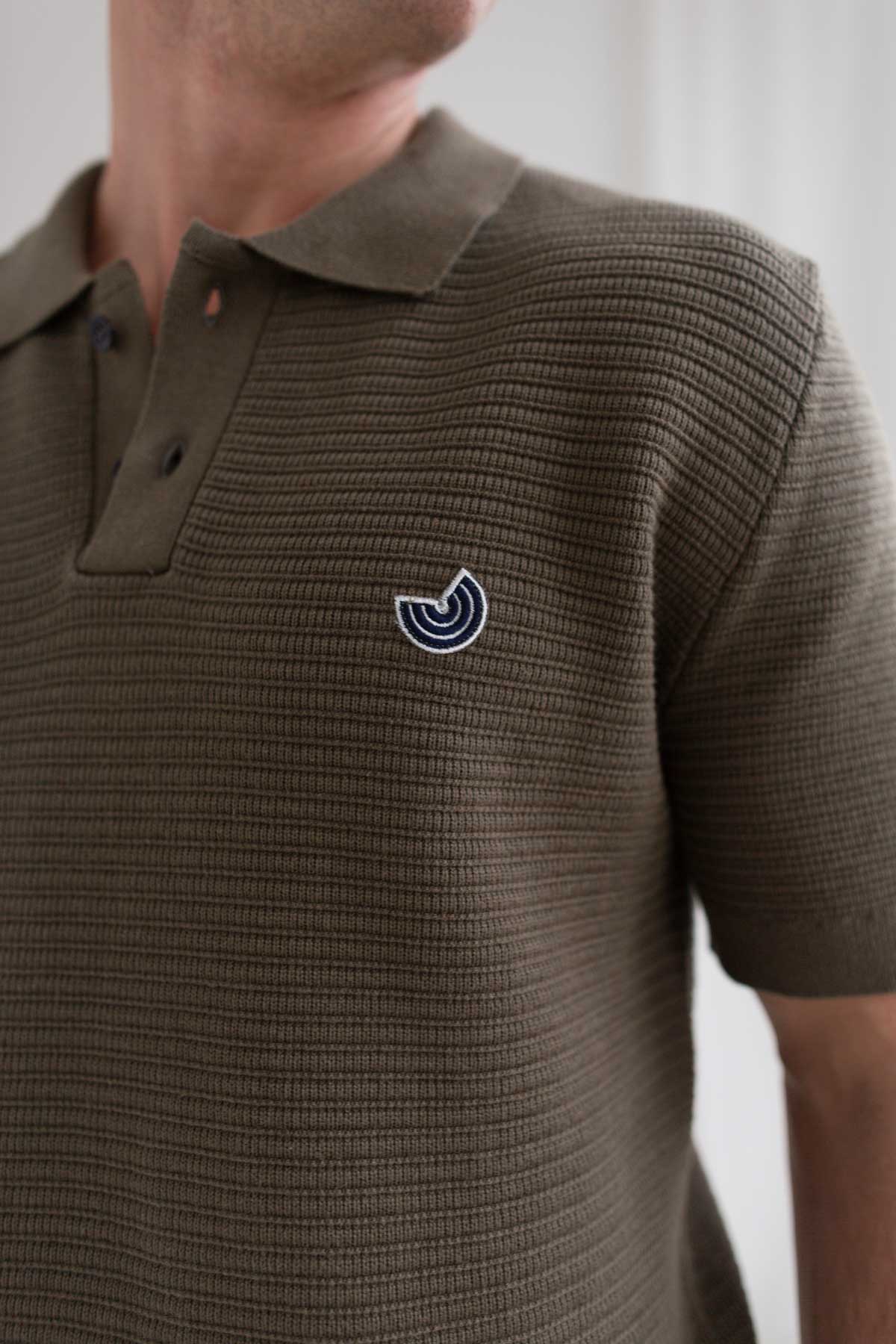 Khaki knit polo shirt men detail front