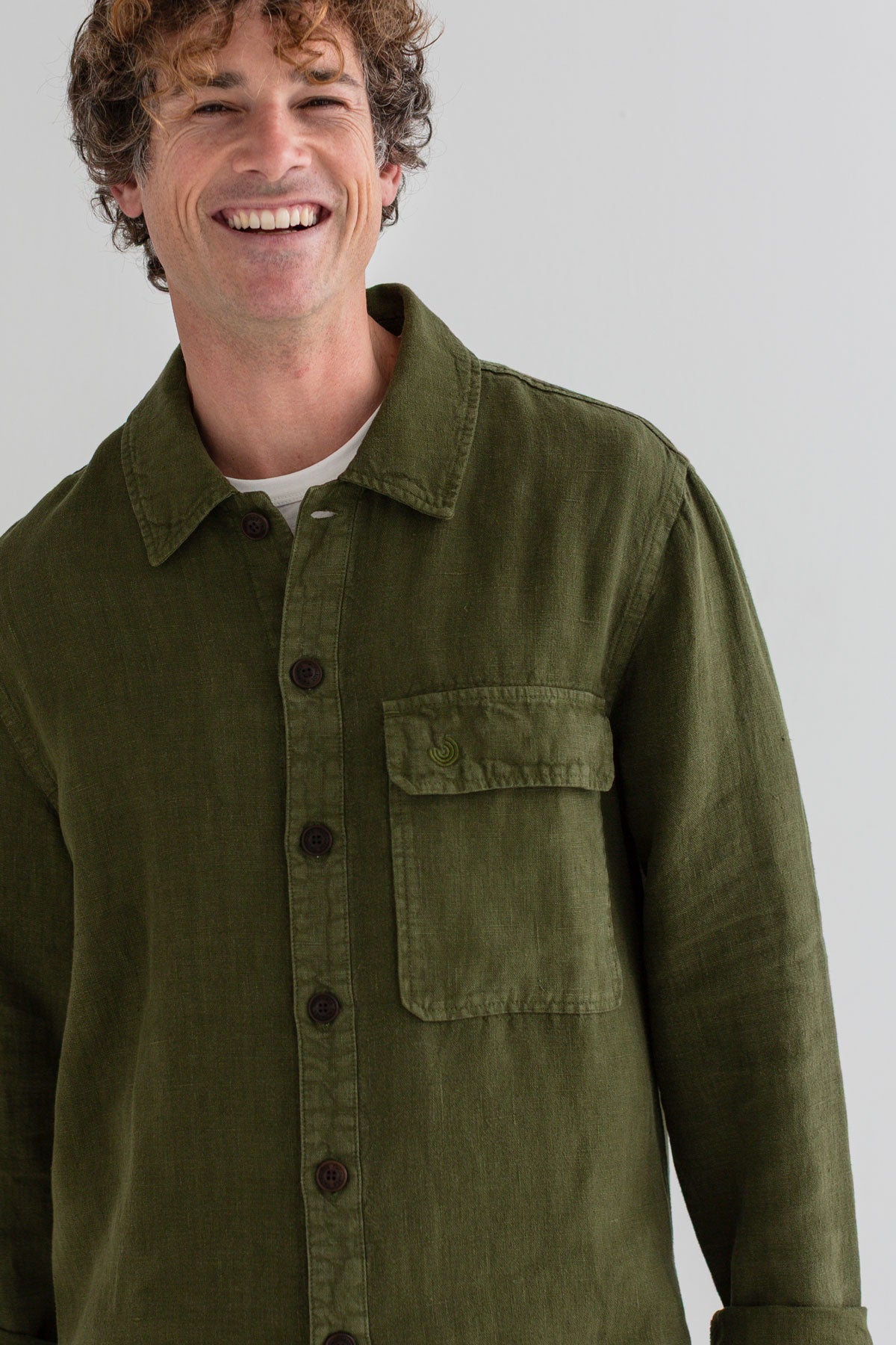 Codium green linen shirt men white tshirt wear view front