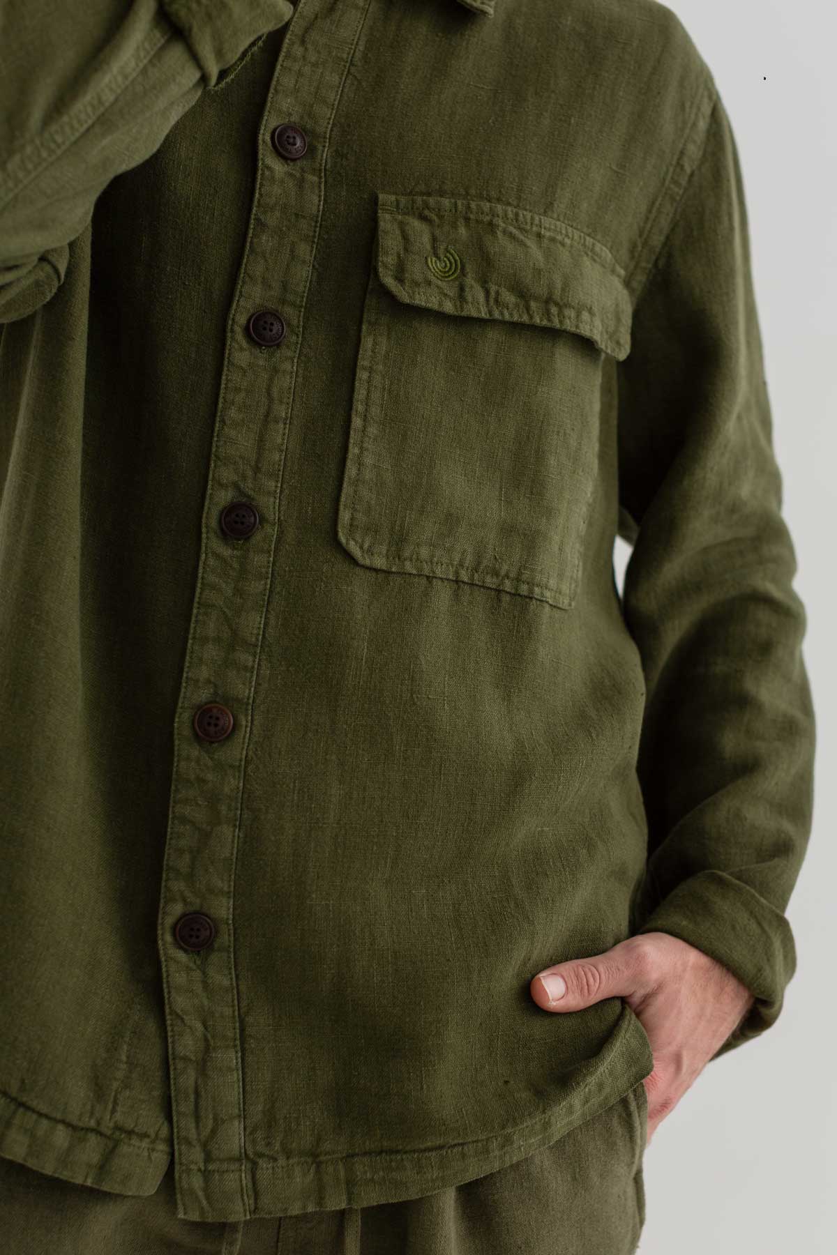 Codium green linen shirt men detail front