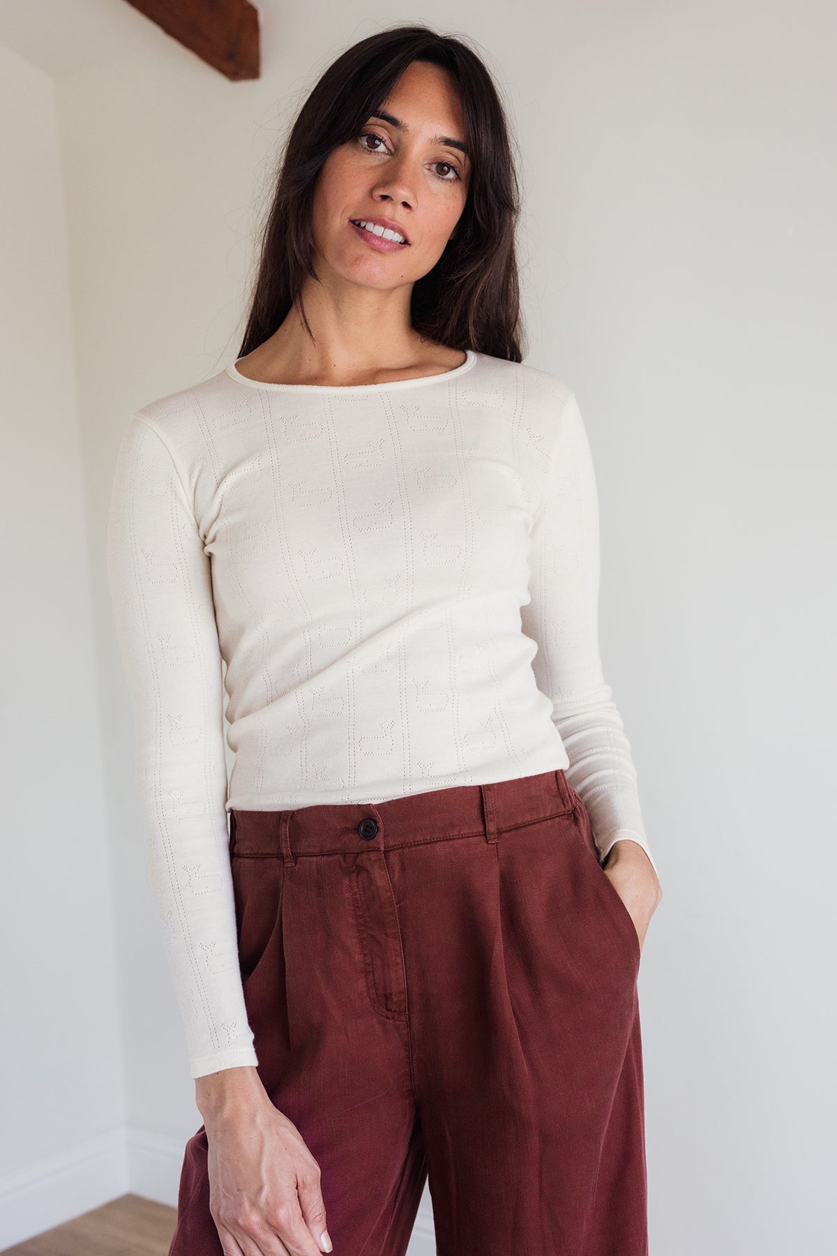 meta-hover, Eco-friendly round-neck cotton top