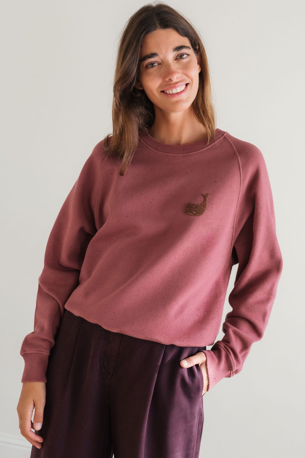 Minimal red crewneck with raglan sleeves