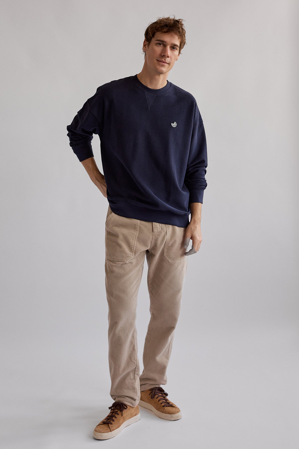 relaxed navy sweatshirt with dropped shoulders