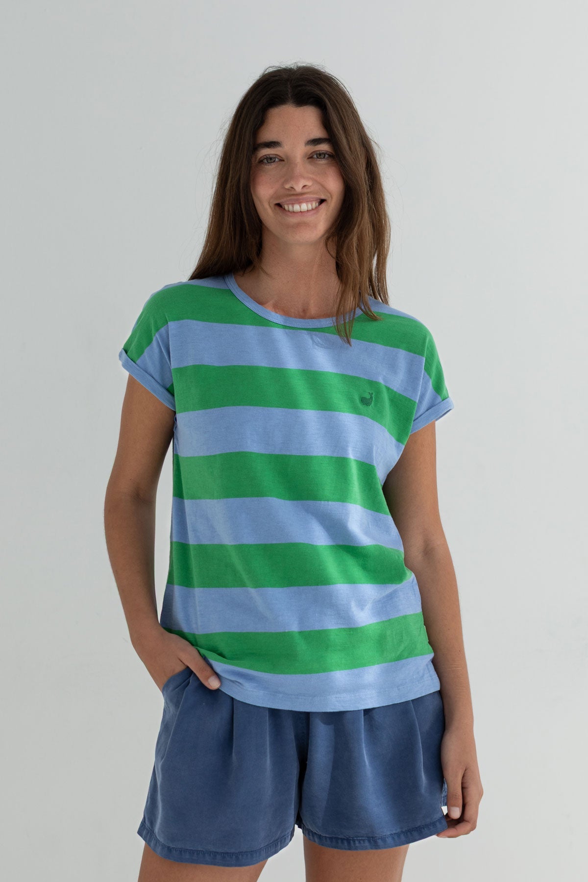 Bicolour green organic cotton top woman blue shorts wear view front