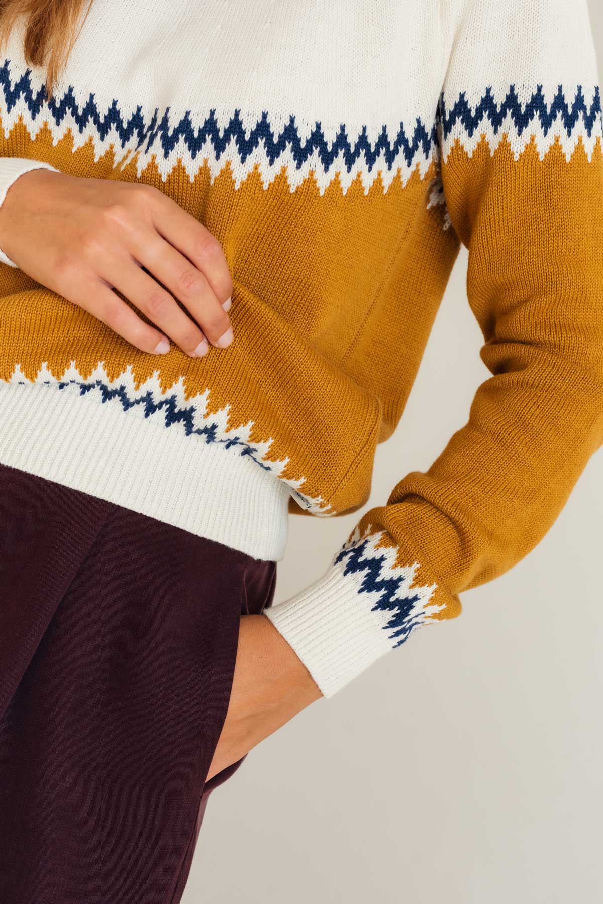 Terracotta organic cotton knit women detail front