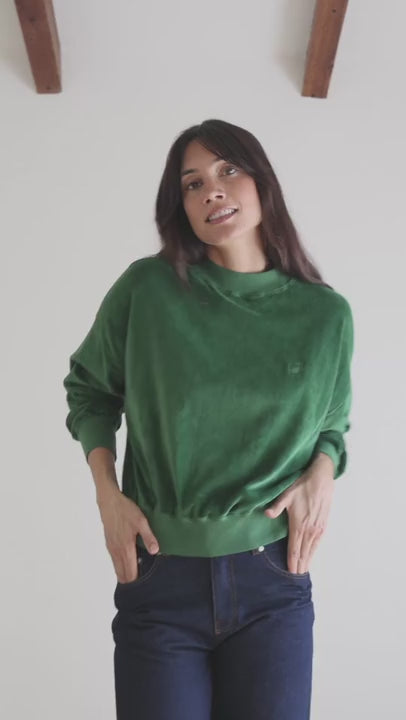 Eco-friendly high-neck sweatshirt