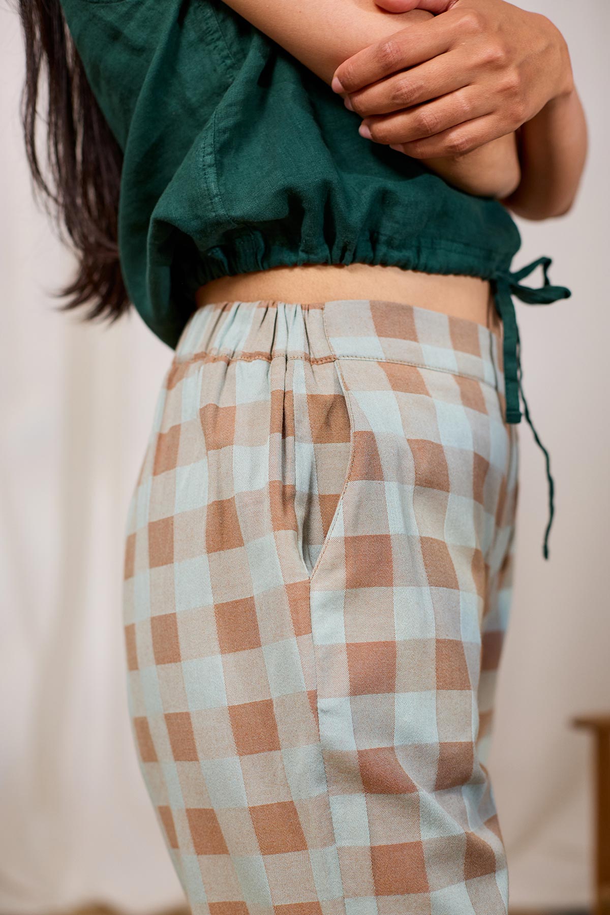 eco-friendly checkered cotton pants with pockets